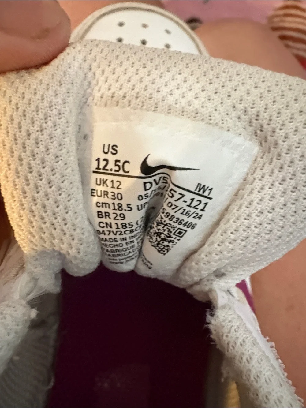 Nike Kids White and Magenta Low-Top Sneakers
